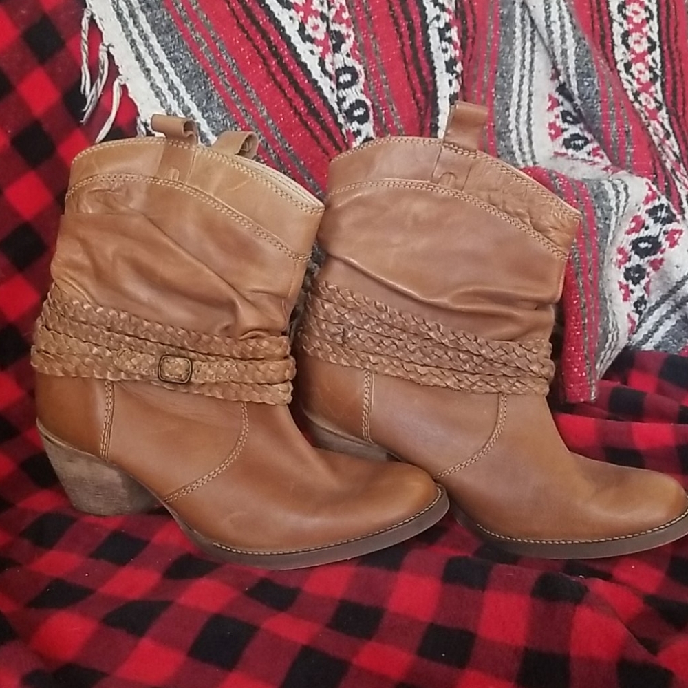 Dingo Short Braided Boots